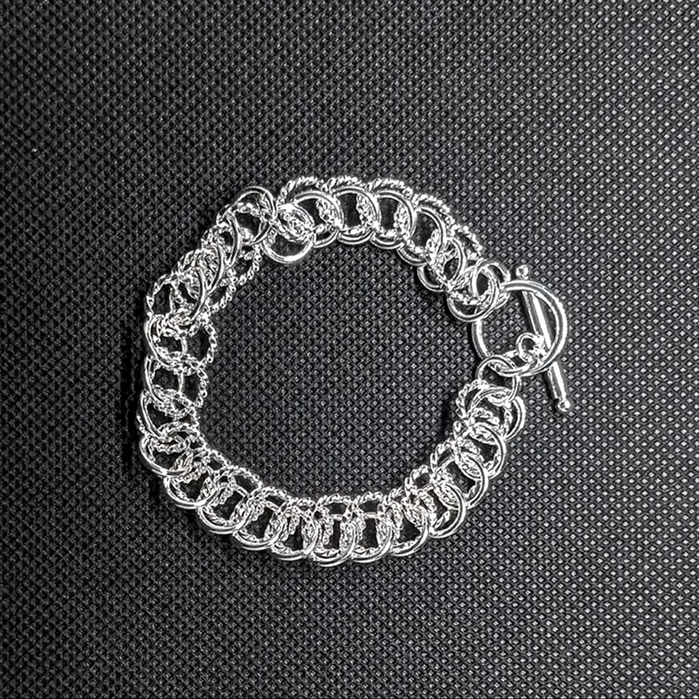 Silver Overlapping Chain Bracelet
Unisex /NWOT